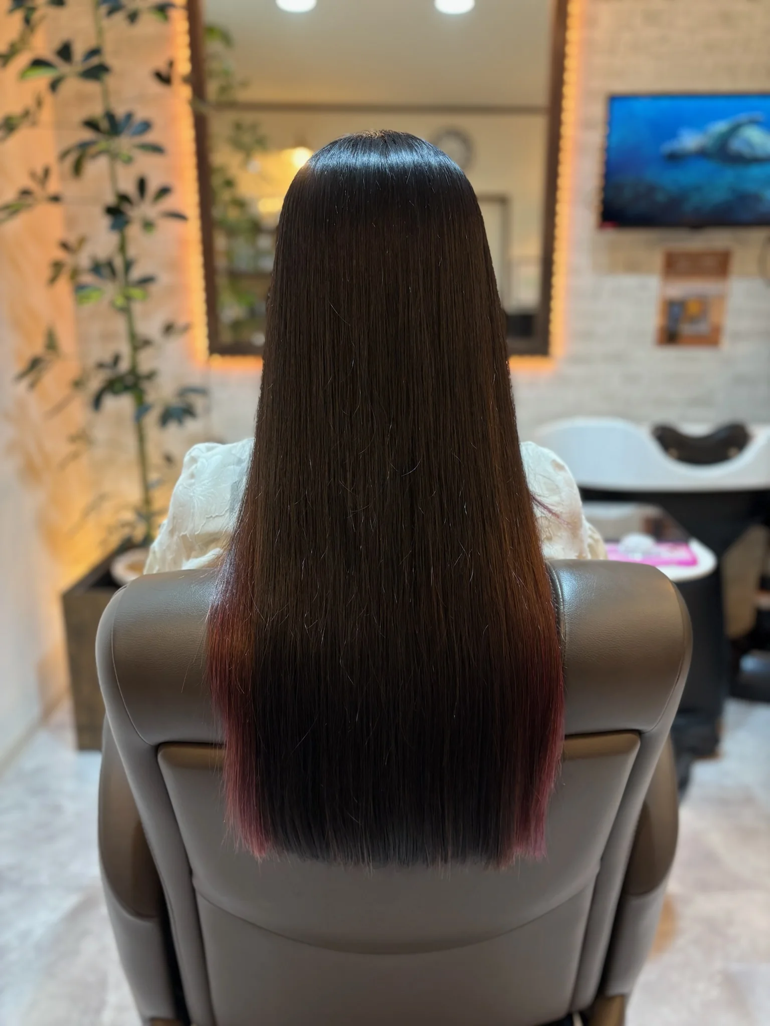 縮毛矯正とカラーの同時施術 毛先カラーの仕上がり